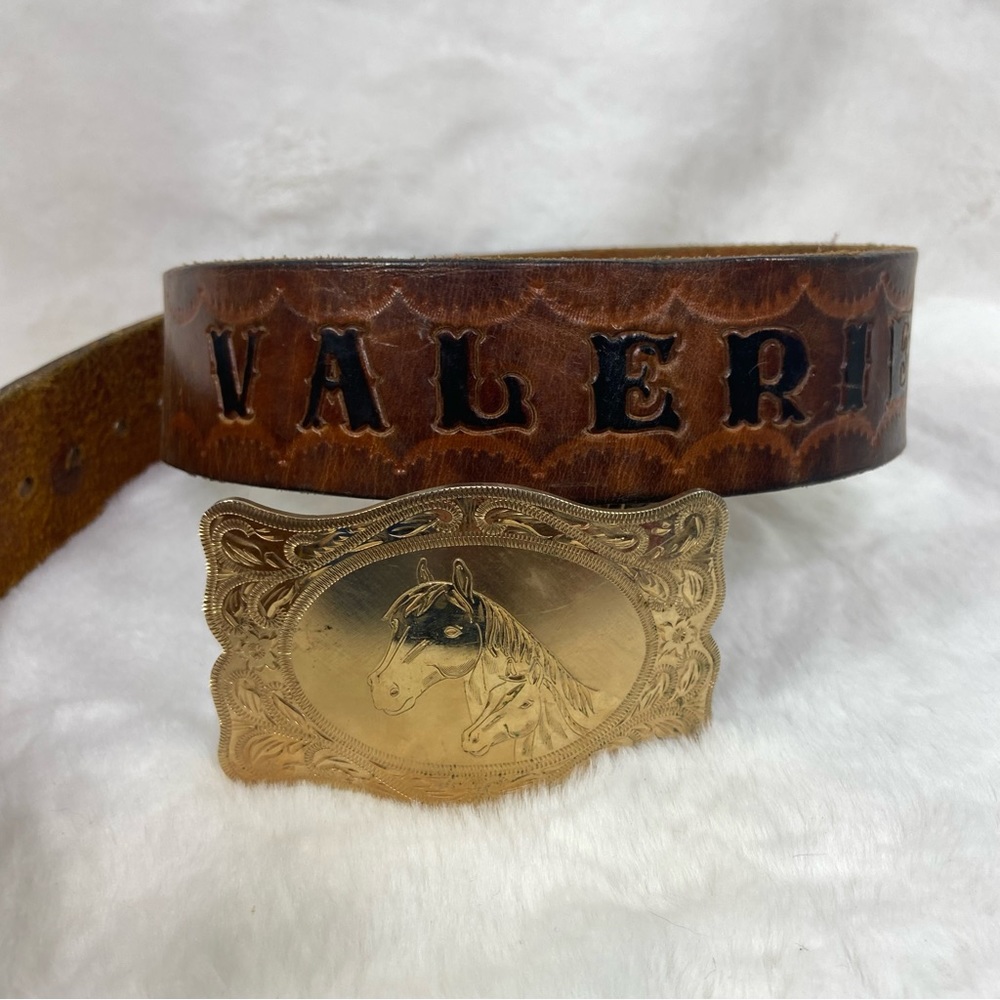 Goldtone horse buckle leather horse Valerie belt. 32 - Picture 8 of 8